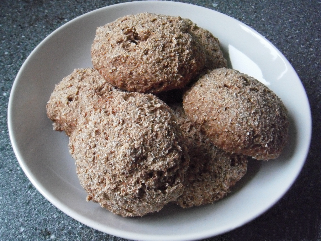 Veganes Vollkornbrot und Vollkornbrötchen. Grundrezept für Hefeteig