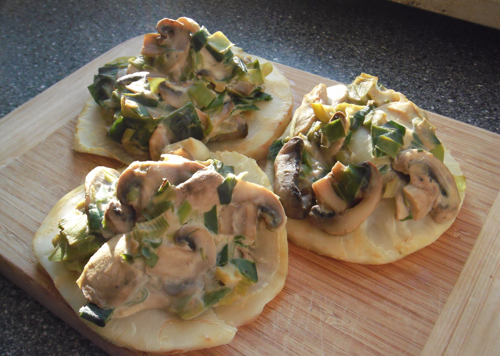 Überbackener Sellerie mit Lauch und Champignons. Low-Carb, vegan