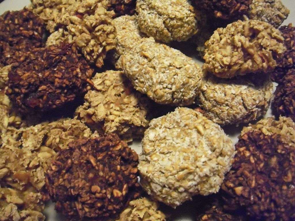 Müsli-Hafer-Kekse in drei Varianten: Apfel-Zimt, Banane-Kokos, Schoko-Dattel