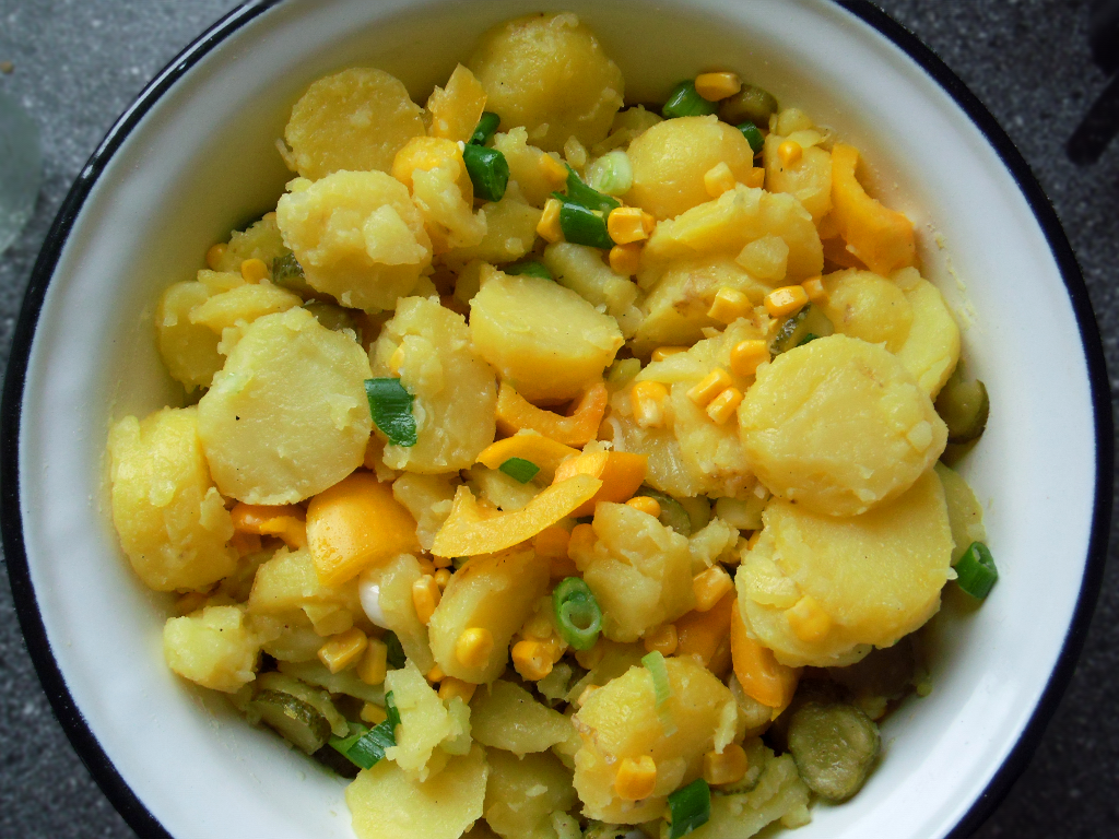 Veganer Kartoffelsalat mit Leinöldressing