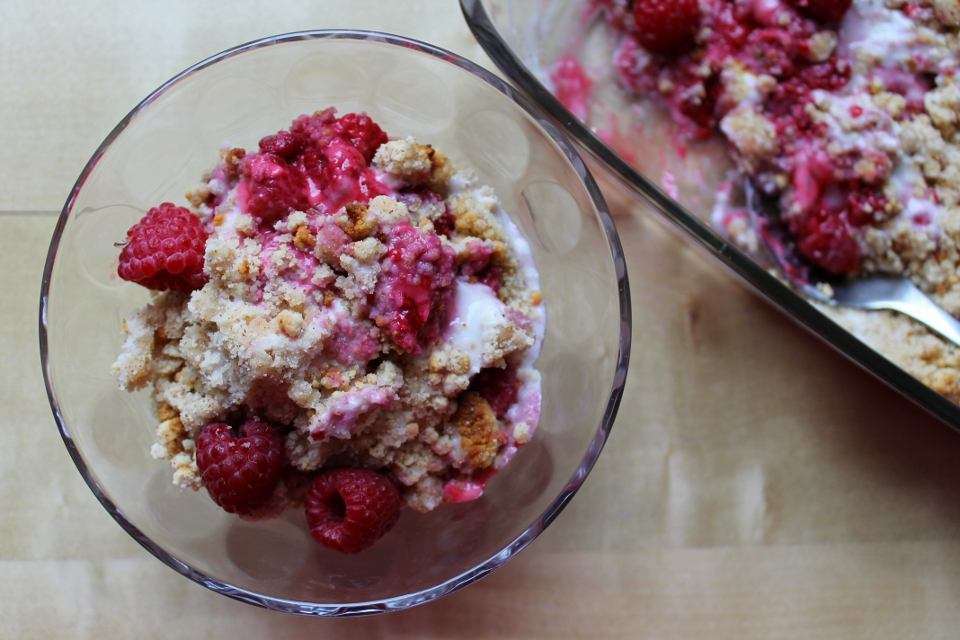 Himbeer Streusel-Auflauf mit Mandel und Kokos Low-carb