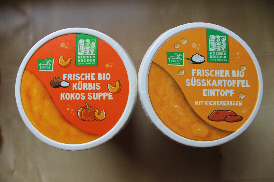 Obere Seite Verpackung Kürbis-Kokos-Suppe und Süßkartoffeleintopf von Küchenbrüder, Produktname, Markenzeichen