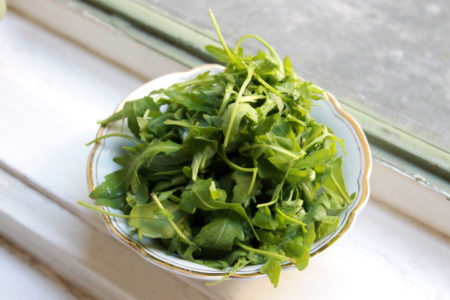 Rucola in einer Schüssel